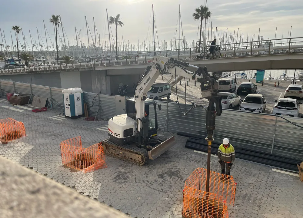 A pérgola junto à marina do Port Olímpic, Barcelona