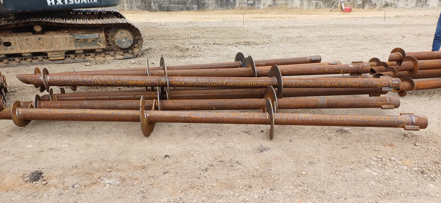 Instalação de estacas helicoidais em Canelas