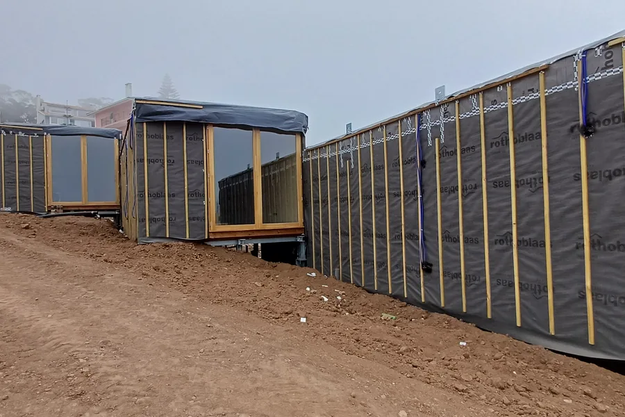 Casas modulares concluídas em Leceia, Oeiras